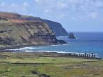 Os famosos Moais de tongariki, vistos de Rano Raraku, em Rapa Nui (ou Ilha de Páscoa), território chileno no meio do Oceano Pacífico